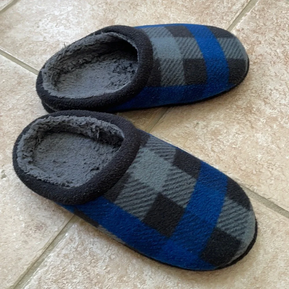Cuddl Duds Boys Buffalo Check Fleece Slippers